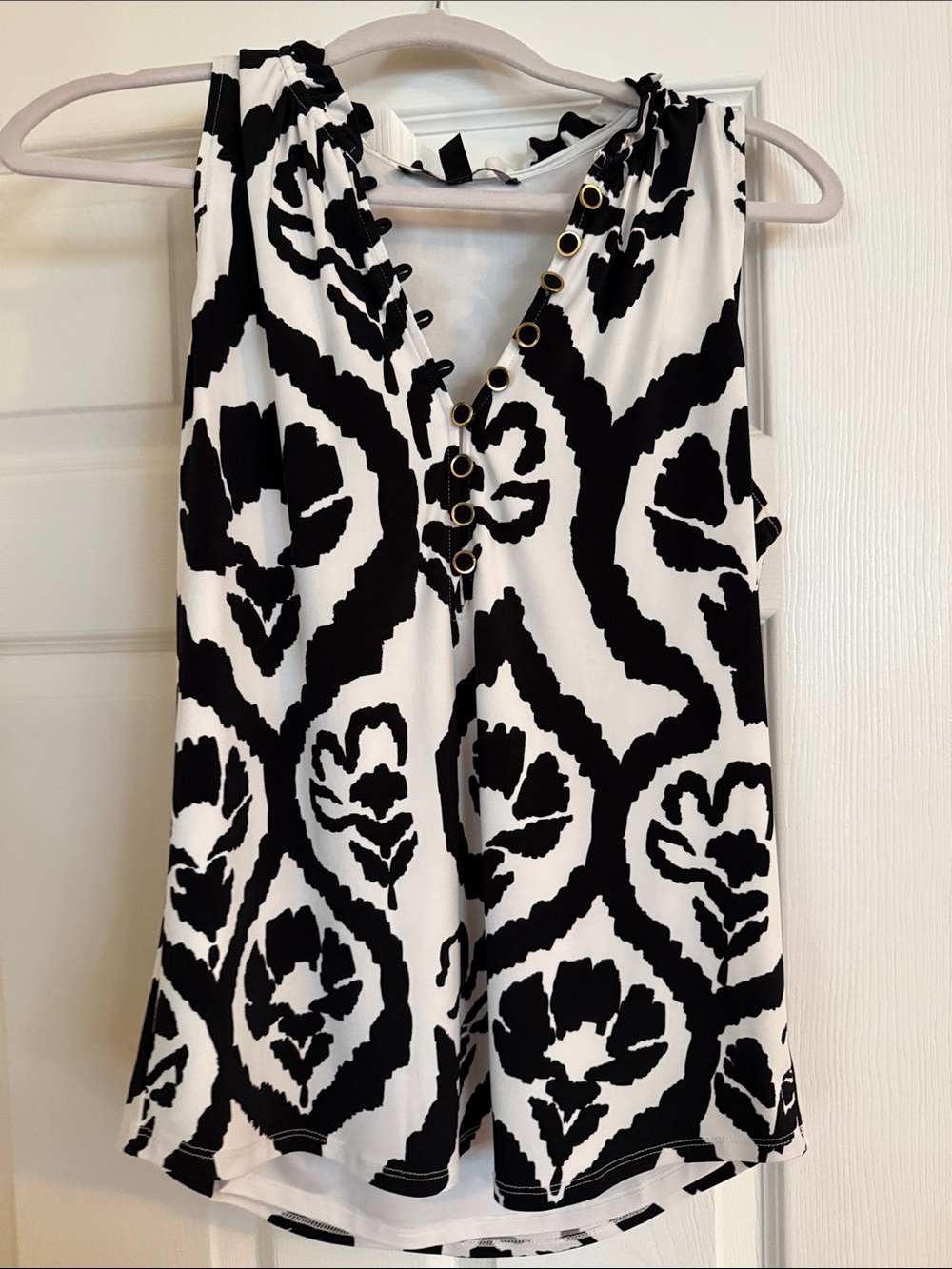 Sleeveless Black and White V-Neck Women's Top